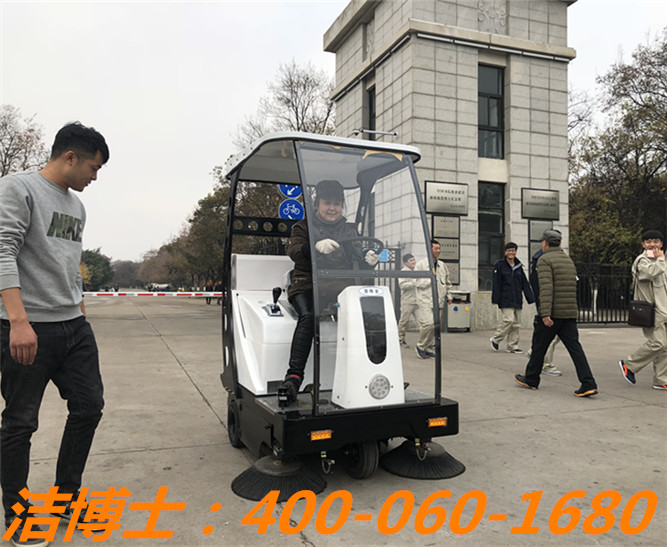潔博士電動掃地車客戶案例——淮海戰(zhàn)役烈士紀念塔管理局 潔博士電動掃地車客戶案例——淮海戰(zhàn)役烈士紀念塔管理局