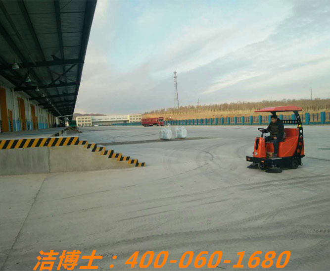 潔博士電動掃地車客戶案例——赤峰鐵發(fā)商貿集團有限公司 潔博士電動掃地車客戶案例——赤峰鐵發(fā)商貿集團有限公司