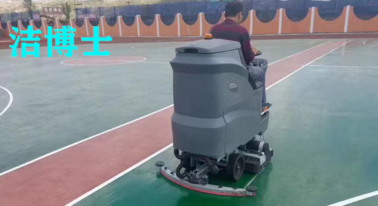 駕駛洗地機(jī)