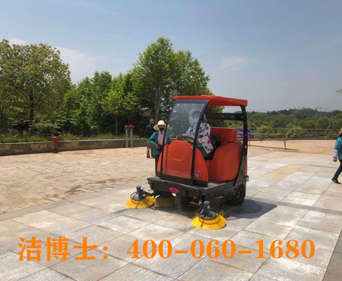 潔博士駕駛掃地車(chē)客戶(hù)案例-入駐江西潘陽(yáng)縣4A級(jí)景區(qū)