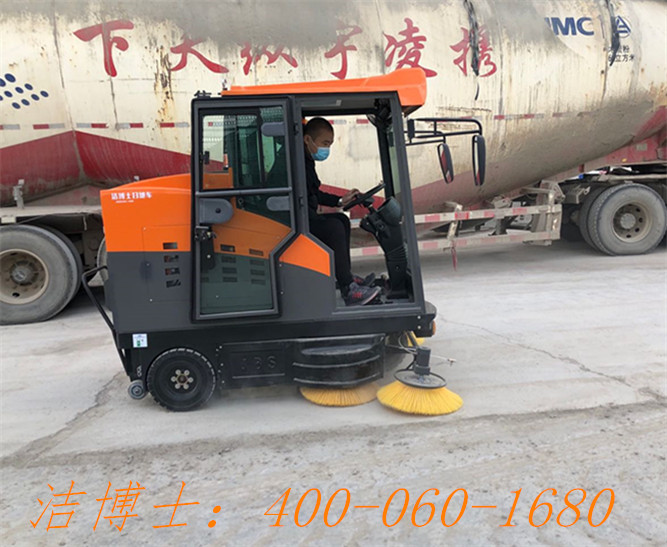 潔博士電動(dòng)清掃車用戶現(xiàn)場(chǎng)——蘭州潤(rùn)洲混凝土有限公司 潔博士電動(dòng)清掃車用戶現(xiàn)場(chǎng)——蘭州潤(rùn)洲混凝土有限公司