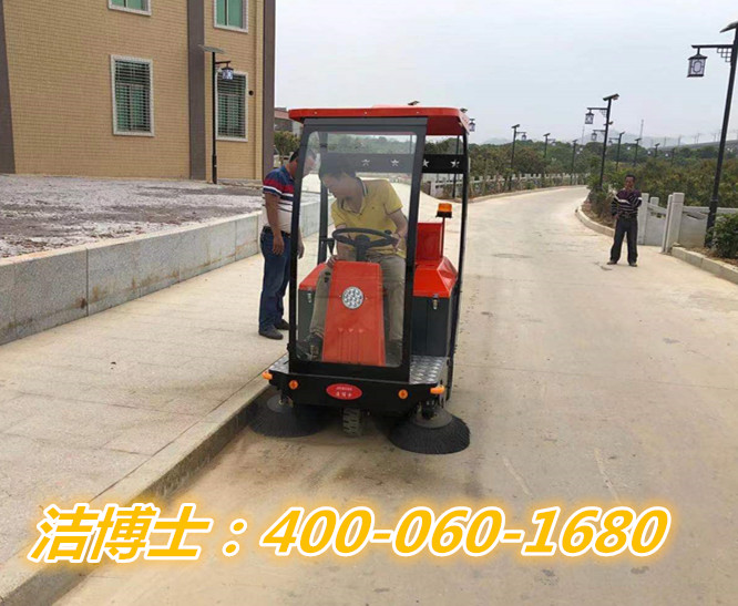 潔博士駕駛掃地車客戶案例-惠來縣葵潭鎮(zhèn)石陂村民委員會(huì) 潔博士駕駛掃地車客戶案例-惠來縣葵潭鎮(zhèn)石陂村民委員會(huì)